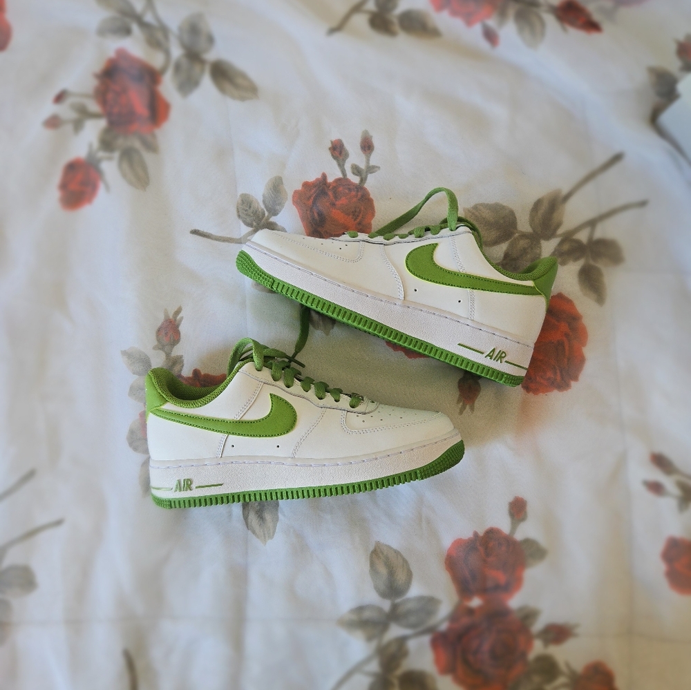 Nike Air Force 1 White and Green Sneakers